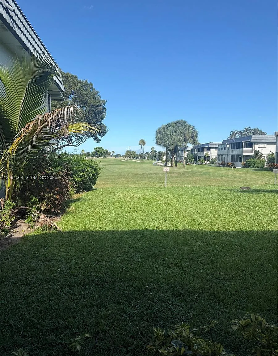 Kings Point Tuscany Condo — Photo 1