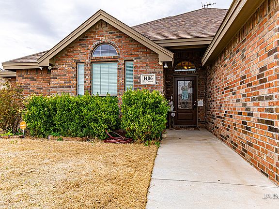 2nd image of 1406 E Pecan Ave