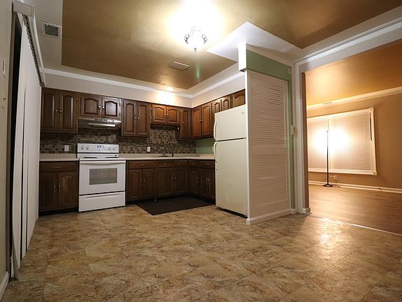 3rd image of 137 Haymac Dr