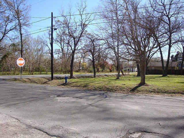 2nd image of 7450 Laura Koppe Rd
