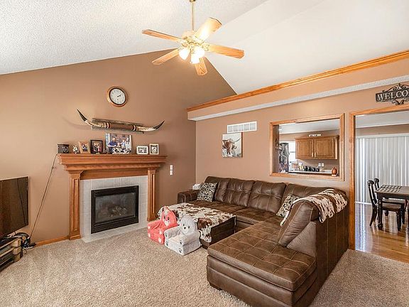 2nd image of 608 W View Dr