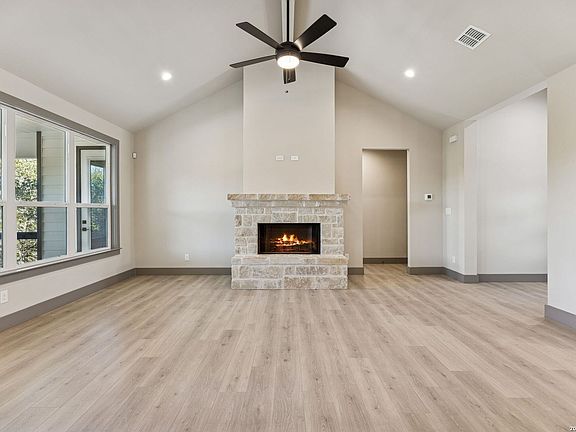 4th image of 1513 Redwood