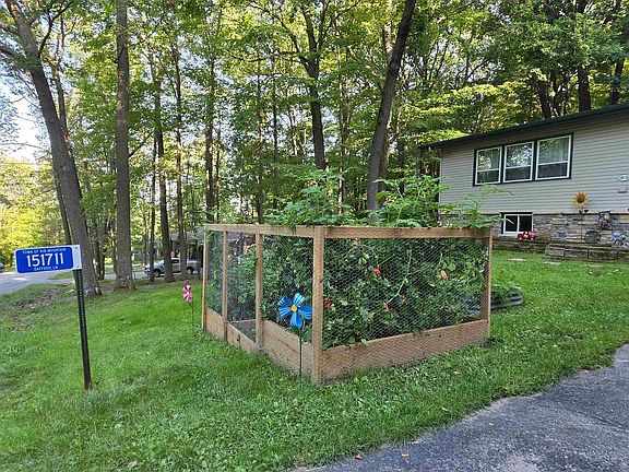 3rd image of 151711 DAFFODIL LANE