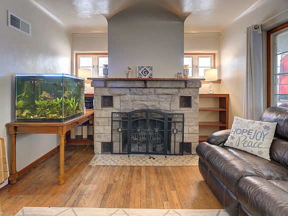 2nd image of 1518 Laurel Ave