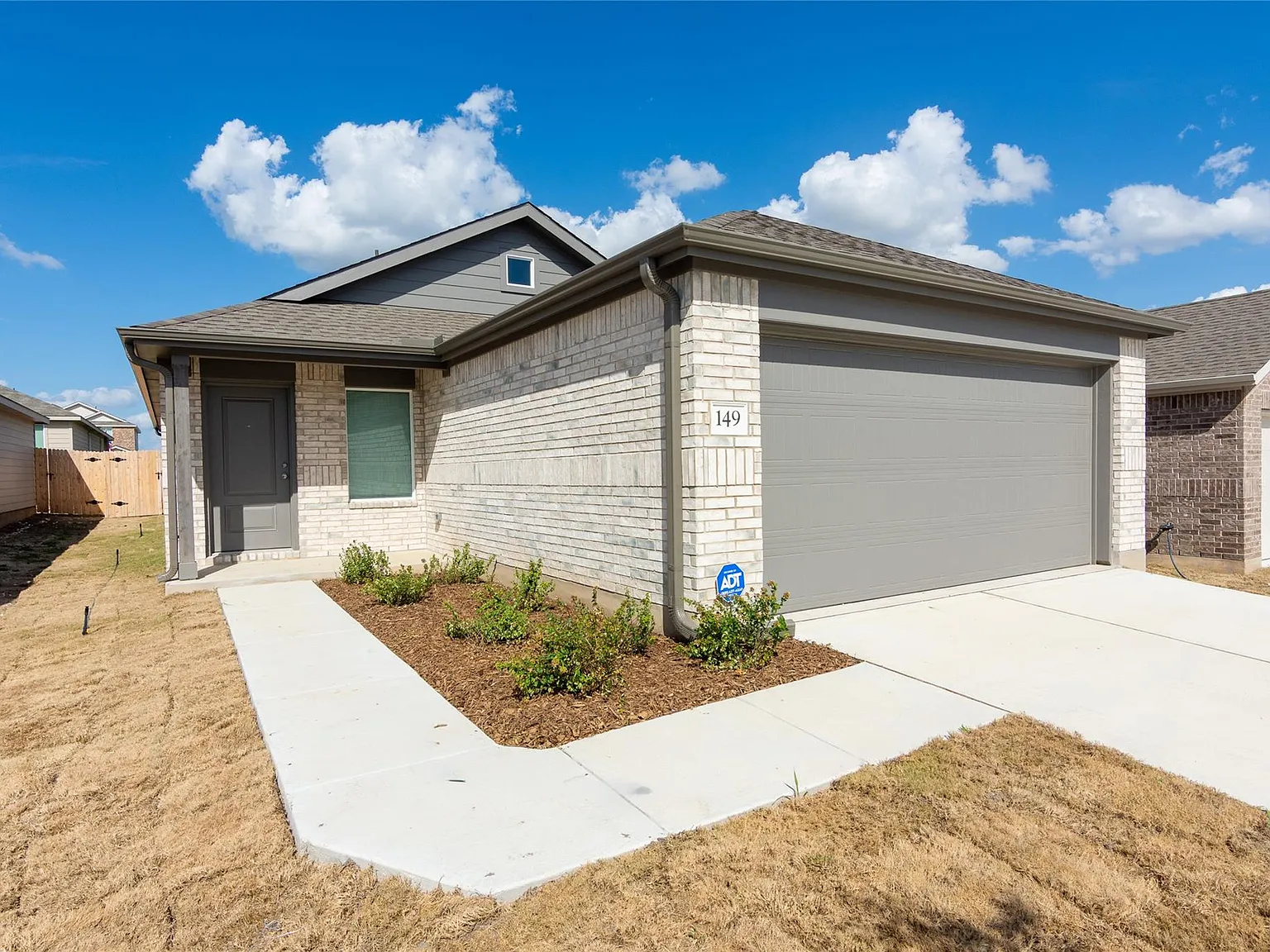 3 bed, 2.0 bath, 1418 sqft, $1,700 — Photo 1