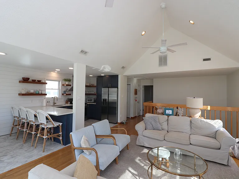 411 N Vendome Ave — Photo 7