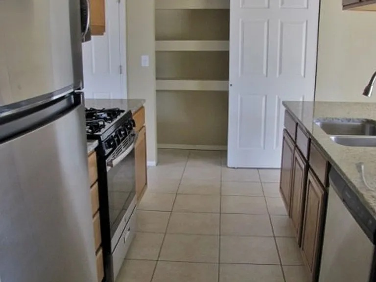 823 Plaza Encanto — Photo 8