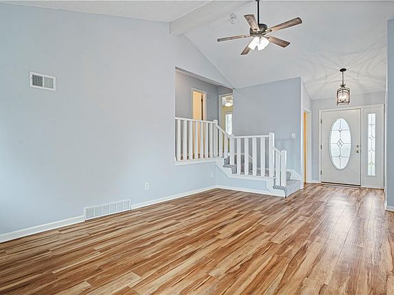 4th image of 134 Woodbridge Ln