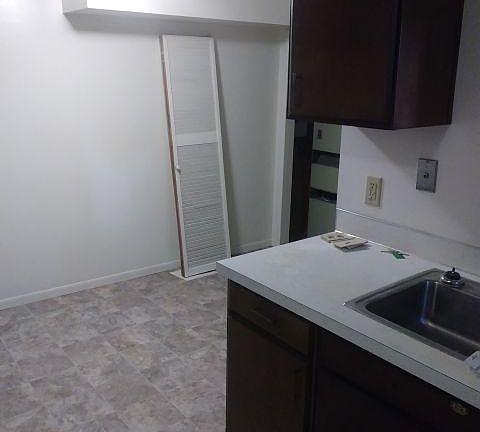 2nd image of 1336 Lewis Ave