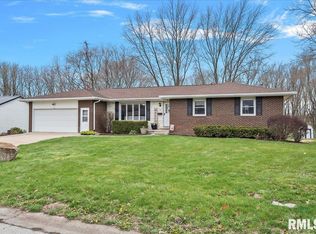 112 Cottonwood Dr, Chatham, IL 62629