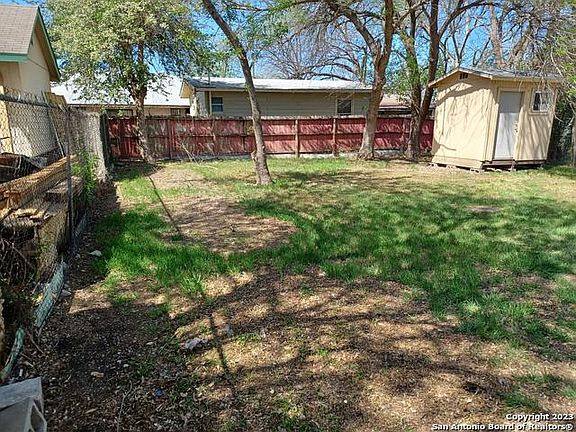 3rd image of 455 N San Horacio Ave