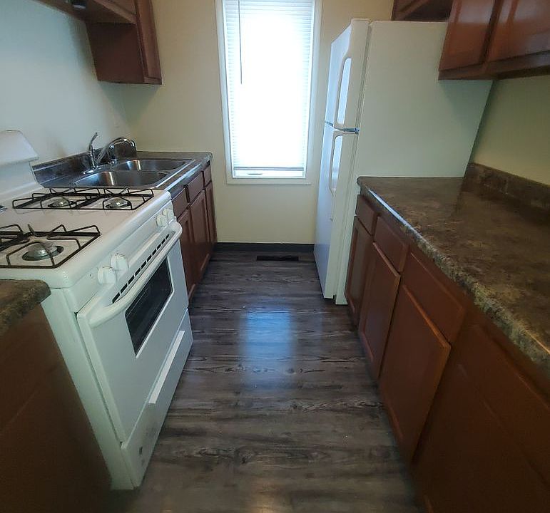 1st image of 811 15th St W #303