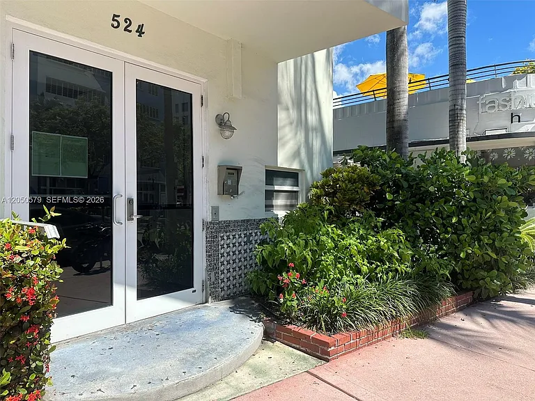 524 Washington Ave #208 — Photo 3