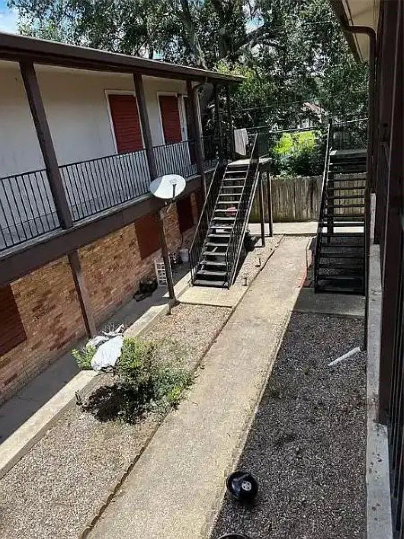 2 bed, 1.0 bath, 800 sqft, $805 — Photo 2
