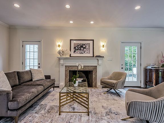 4th image of 4 Hewlett Ln