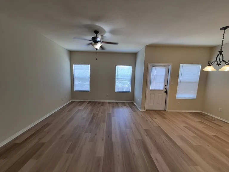 7206 Colina Way — Photo 5