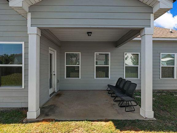 4th image of 15 Belmont Dr