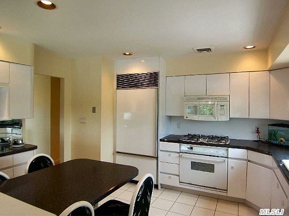 3rd image of 2527 Oak Ct