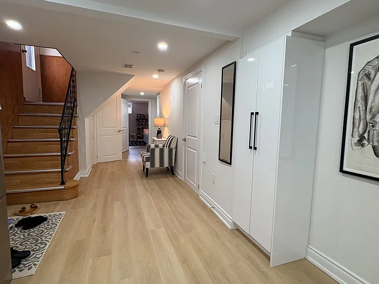 67 Saskatoon Dr #LOWER — Photo 2