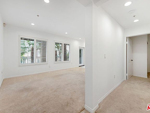 3rd image of 6020 Seabluff Dr Unit 218