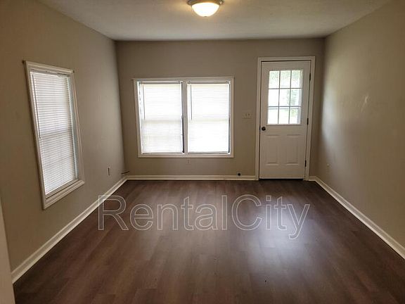 2nd image of 401 Poplar St