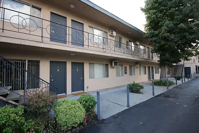 1 bed, 650 sqft, $1,995 — Photo 2