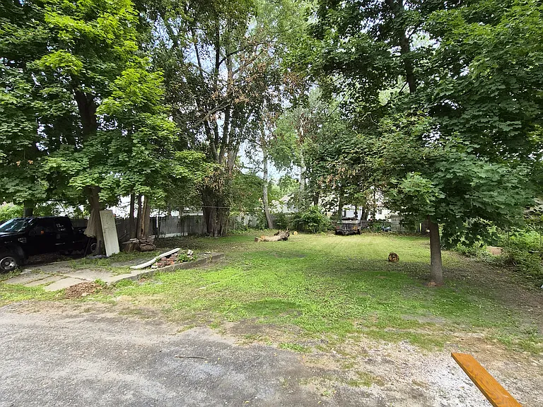 Feeder St — Photo 11