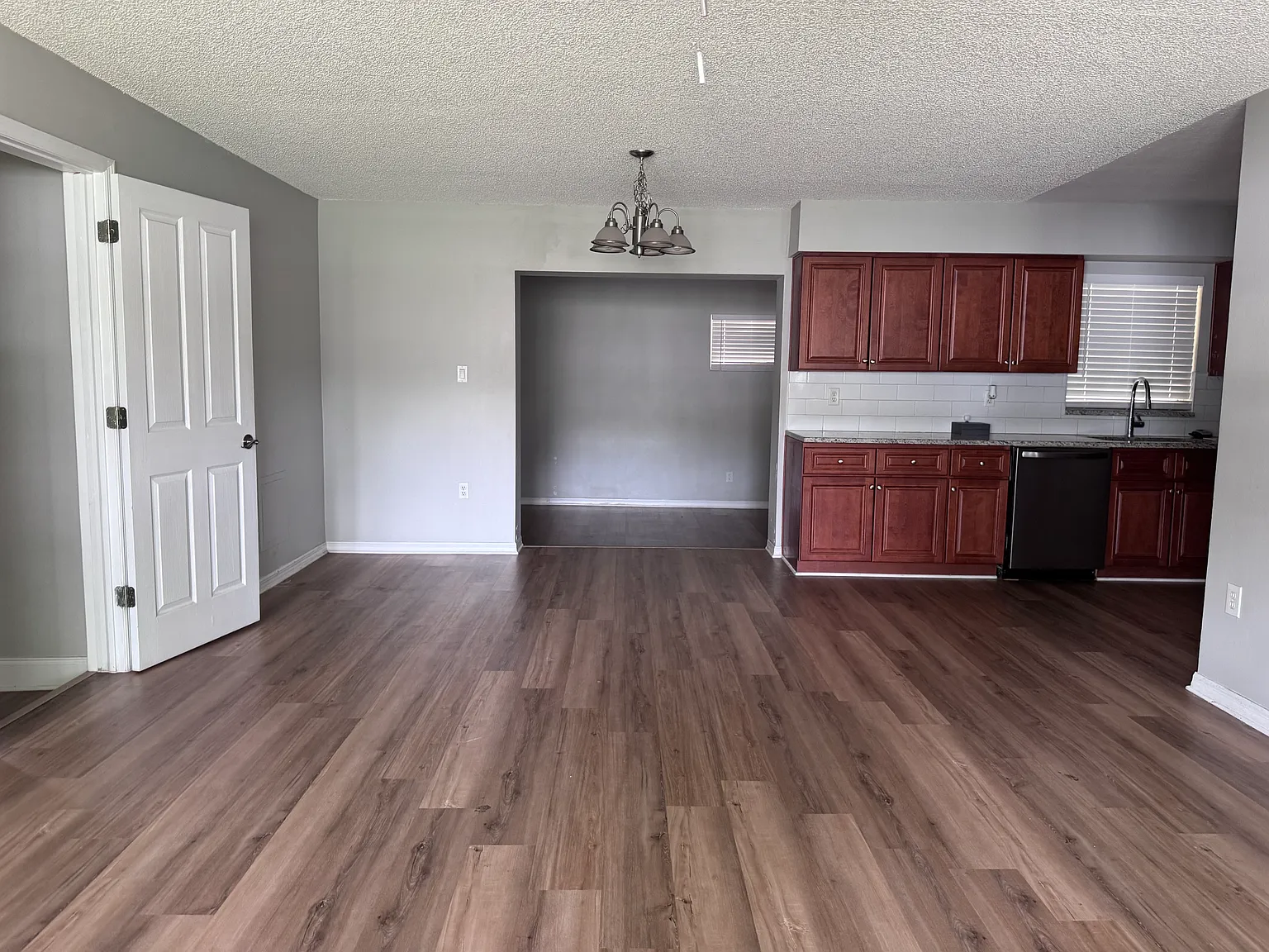 4 bed, 1836 sqft, $2,400 — Photo 2