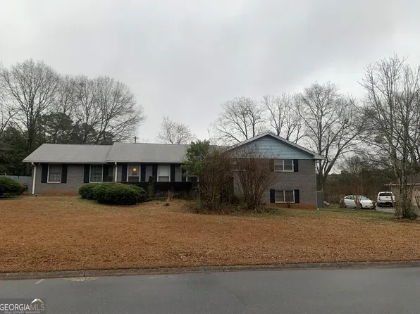 8806 Twin Oaks Dr, Jonesboro, GA 30236