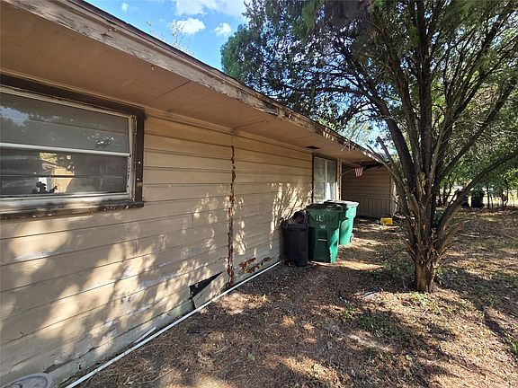5th image of 617 Grayson St