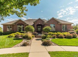 504 S Horizon Cir, Sioux Falls, SD 57106
