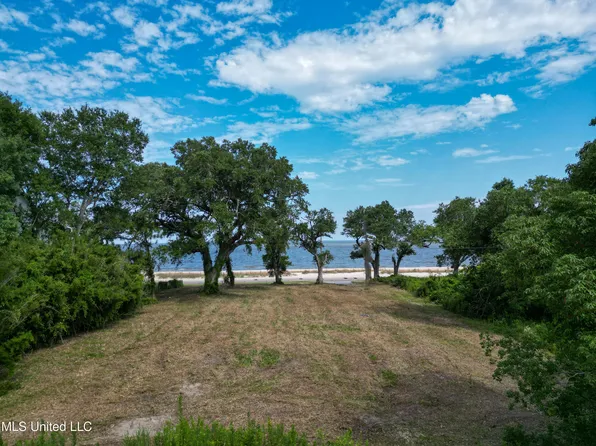202A S Beach Blvd #1, Waveland, MS 39576
