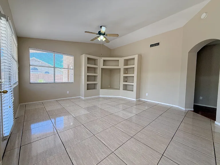 9821 W Yukon Dr — Photo 3