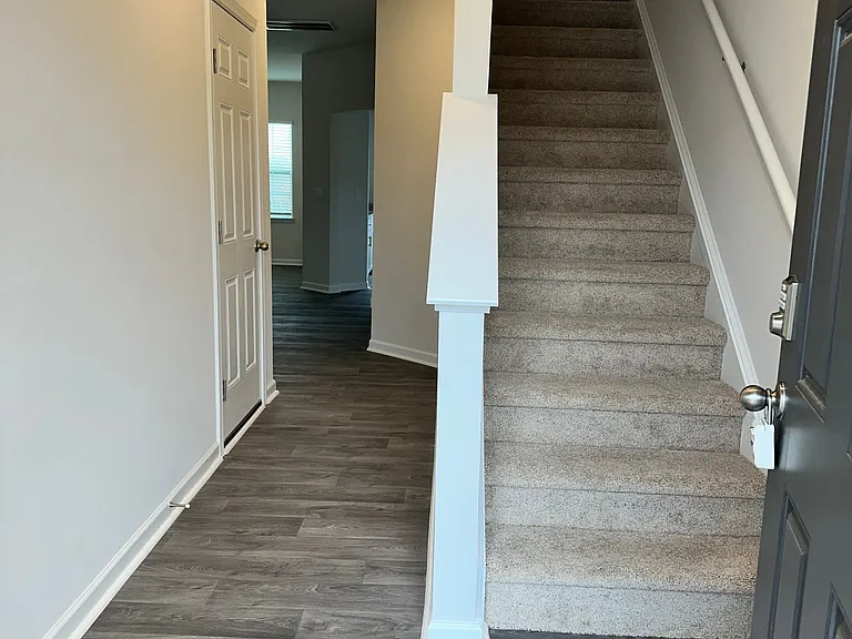 1351 Amberview Ln — Photo 4