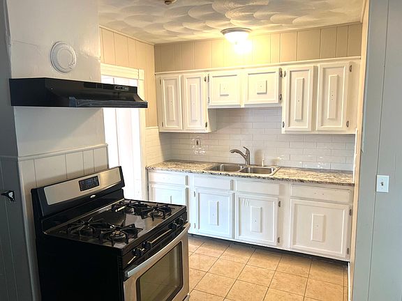 2nd image of 155 Franklin Ave #1R