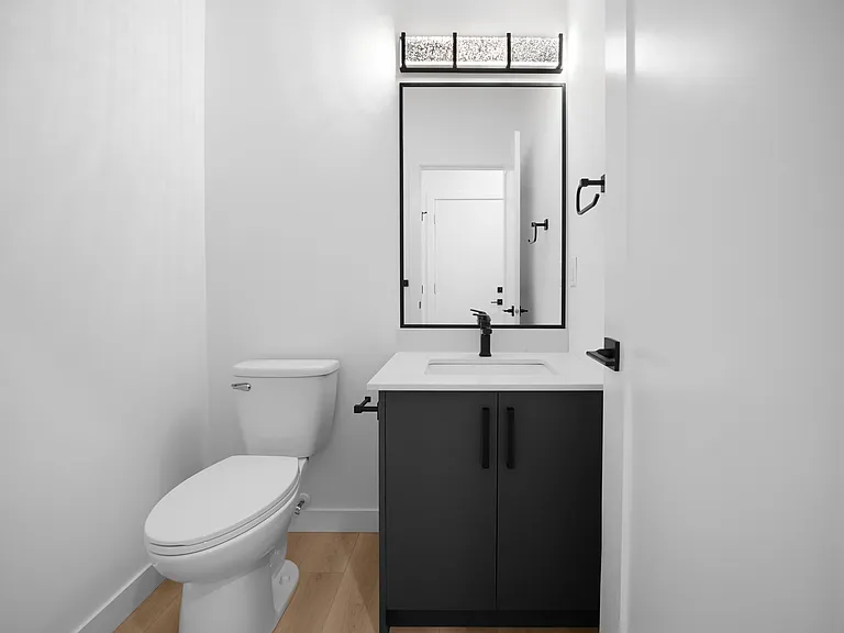 12145 101st St NW — Photo 7
