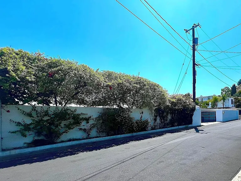8376 Hollywood Blvd — Photo 69