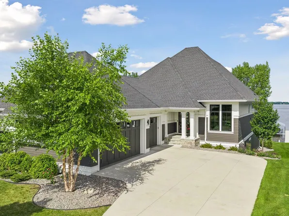 161 Lakeshore Cir, Waconia, MN 55387