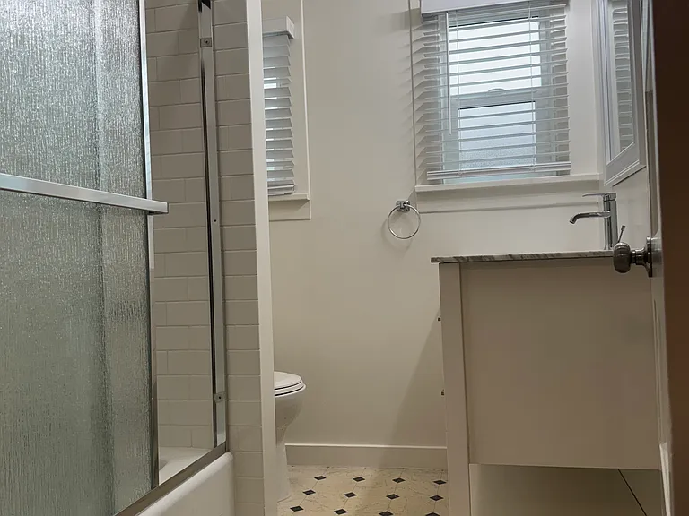 428 N Jackson St — Photo 2