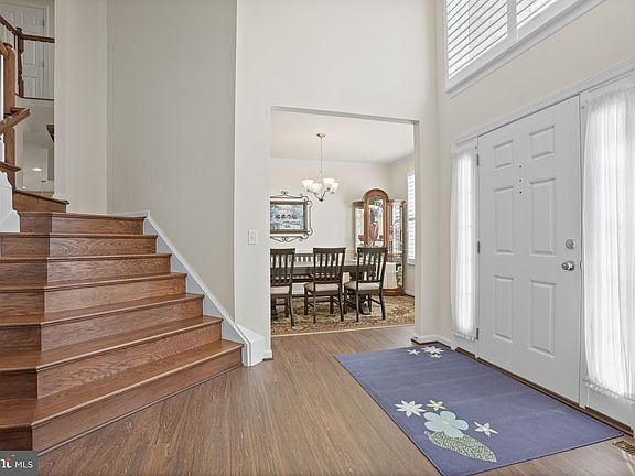 5th image of 9 Canberra Ct