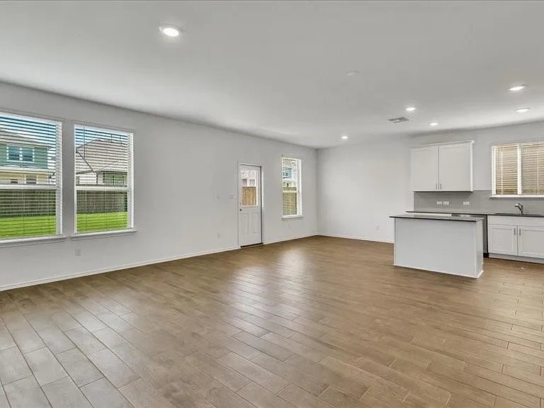 140 Banyon Dr — Photo 14