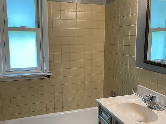 5th image of 15400 Glenwood Ave