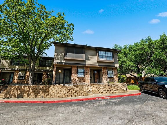 3rd image of 11815 Vance Jackson Rd #2306