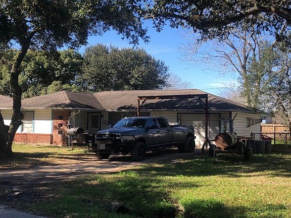 2nd image of 326 Sycamore Dr