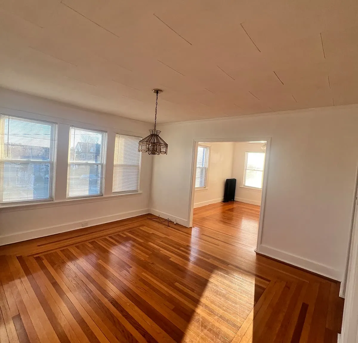 3 bed, 2823 sqft, $2,950 — Photo 2