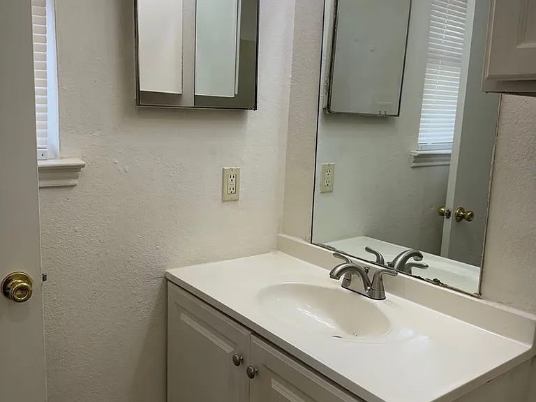 716 Woodland Ct — Photo 7