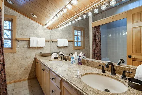 8015 Cache Dr — Photo 15
