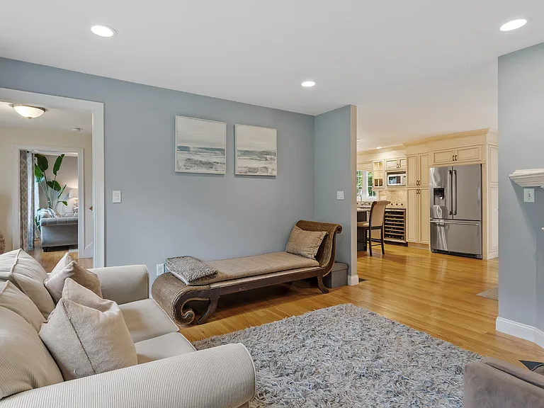 186 Salem St — Photo 28
