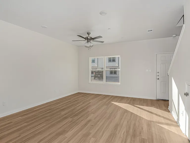 601 W 24th St #112 — Photo 7