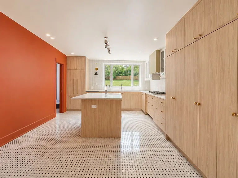 814 Putnam Ave #1 — Photo 8